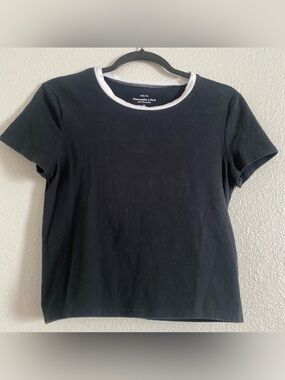 Abercrombie & Fitch Black Short-Sleeve Tee with White Crew Neck Baby Tee